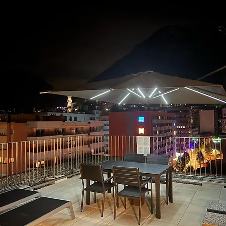 דירה Lakeside Attic