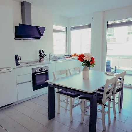 Lakeside Attic Апартаменти *