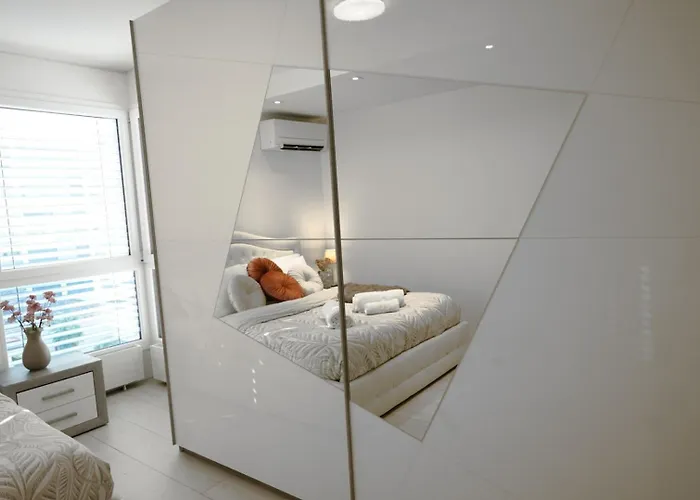 Lakeside Attic Apartment